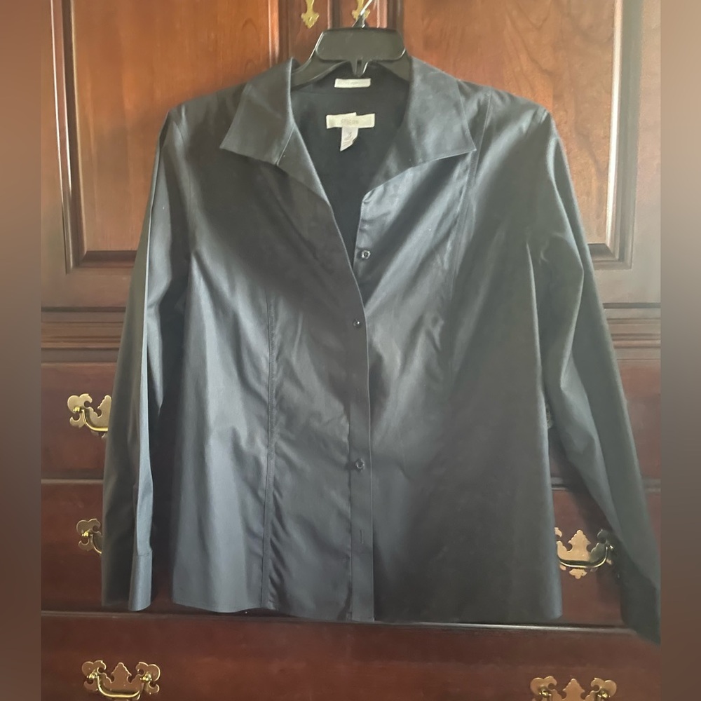 Chico’s size 3 no iron button up shirt